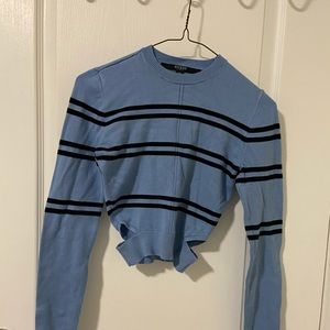 Ver cute side cute outs Guess striped long sleeved crop top in size XS